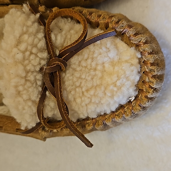 Minnetonka | Women's Tan Leather Slip-On Moccasin Indoor/Outdoor Slippers Sz 7 - Picture 2 of 12